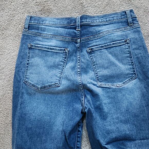 Altar'd State Distressed Relaxed Fit Cropped Jeans Size 31 US 12 - Picture 5 of 6